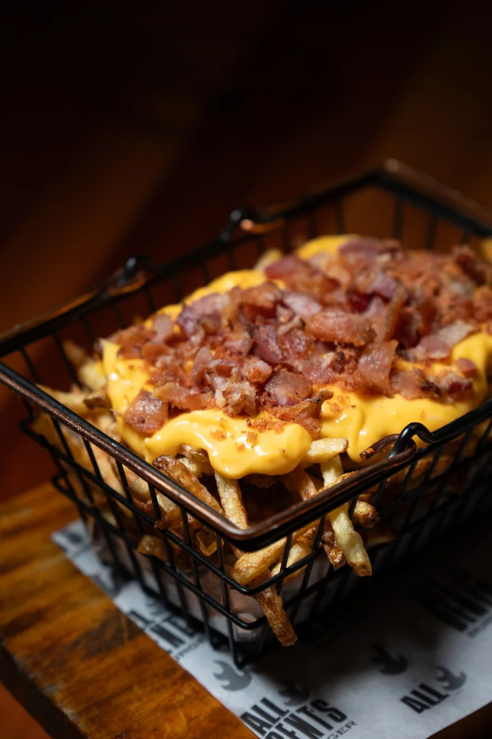 Batatas American Loves Bacon com cheddar cremoso e bacon crocante
